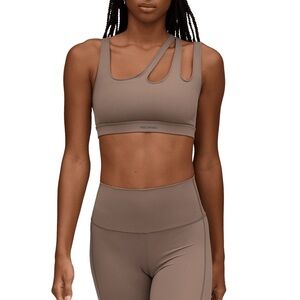 A Set Of An Asymmetric Cutout Sports Bra in Taupe + Leggings